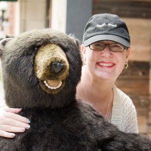 Meet your Posher, Laura